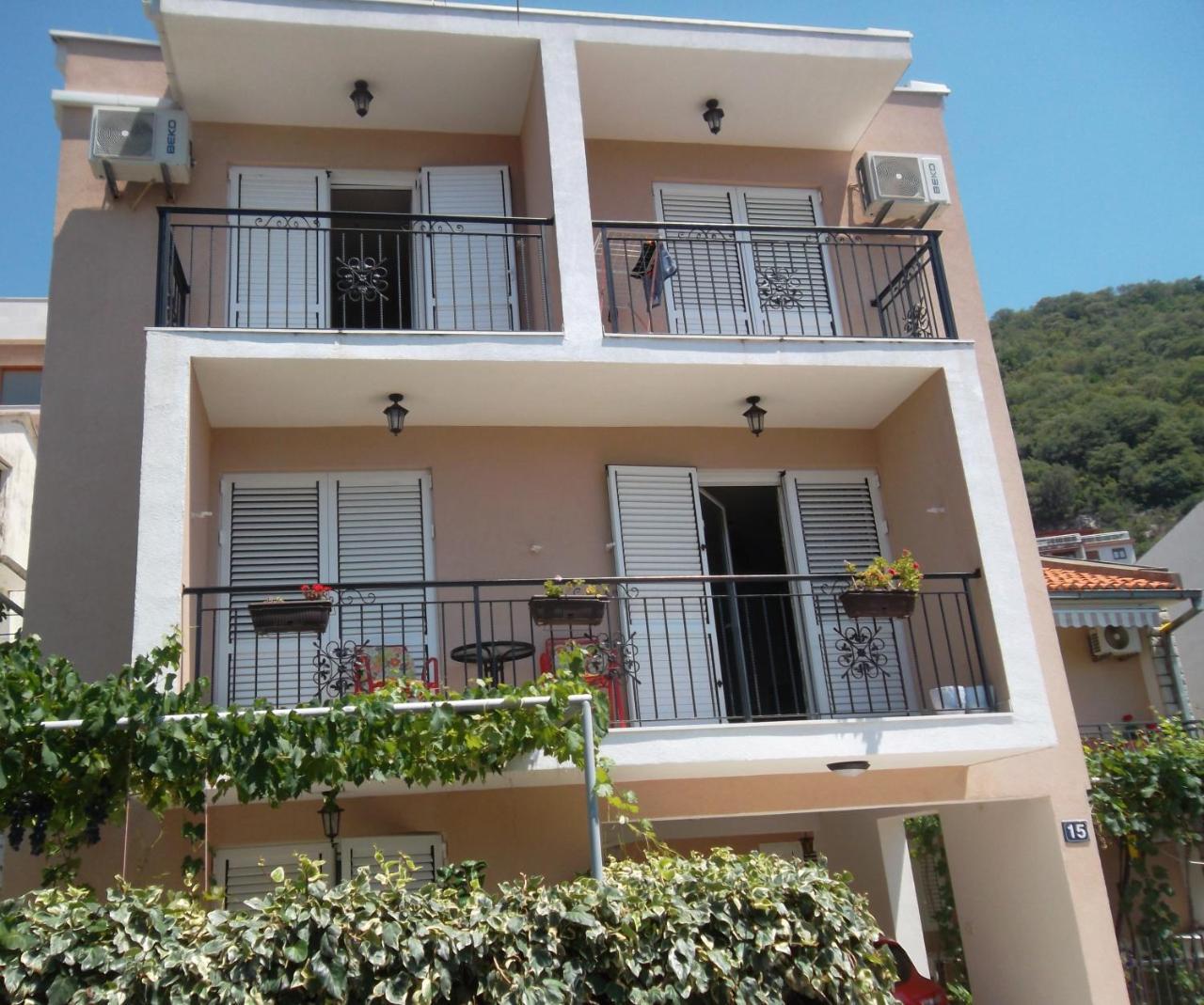 Guest House 4M Petrovac Exterior photo